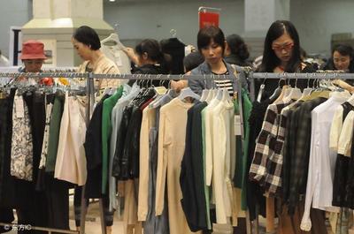 探索鄭州服裝與鞋帽批發(fā)市場(chǎng) 品類最全的購物指南